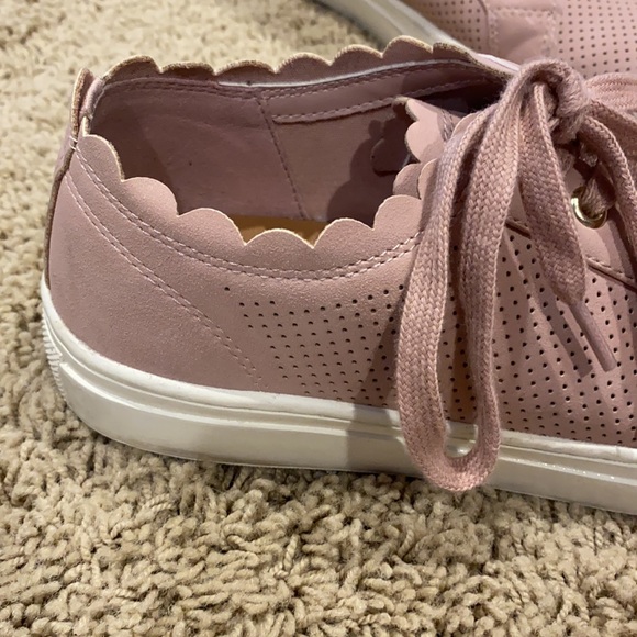 Indigo Rd Kyrie  Sneakers w Scalloped Edge Size 8 - Picture 3 of 11